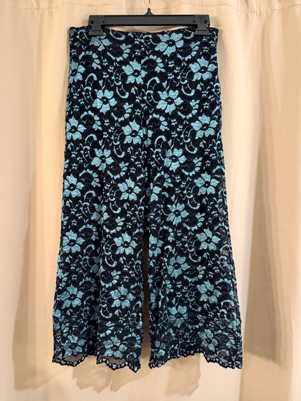 Bentley A. Blue Floral Lace Wide-Leg Capris with Lace